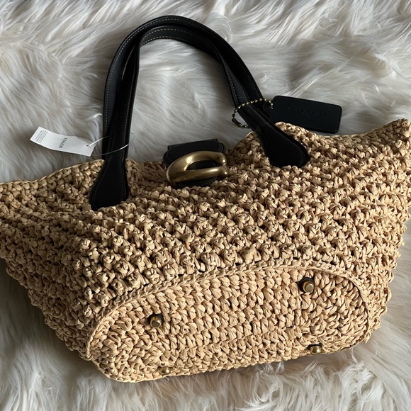 CA034 - Coach Small Tote - Picture 6 of 12